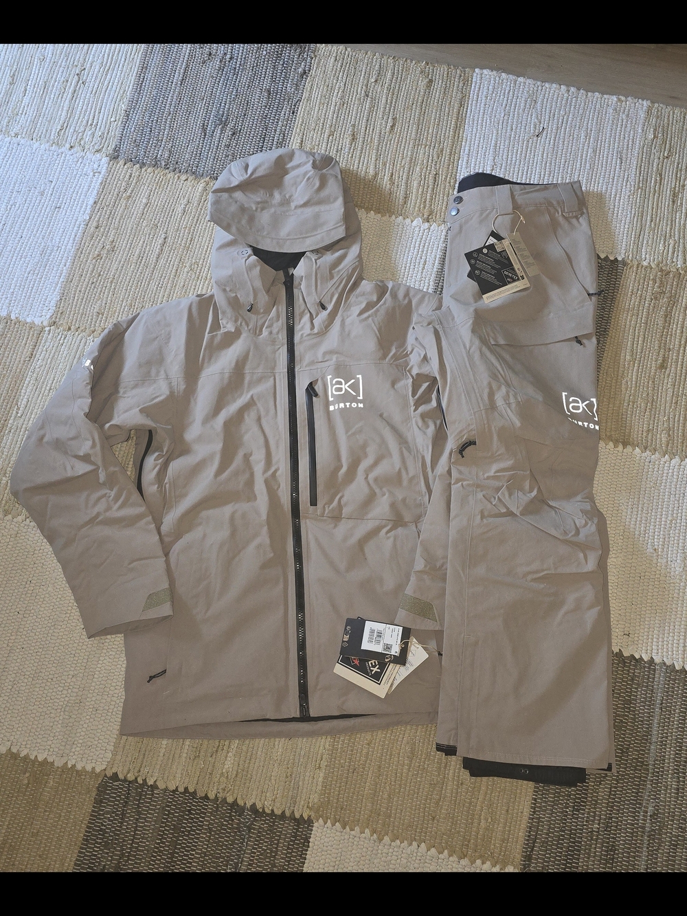 New! Men's Burton AK Jacket & Pants READ!